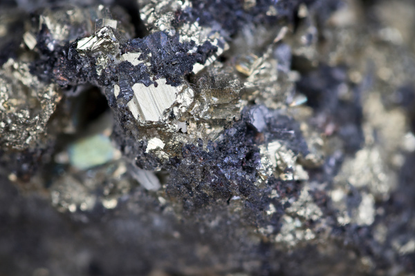 Pepita mineral de zinco e chumbo. 