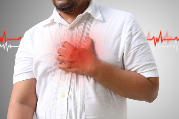 A hipertensão está relacionada com o desenvolvimento de problemas cardiovasculares.
