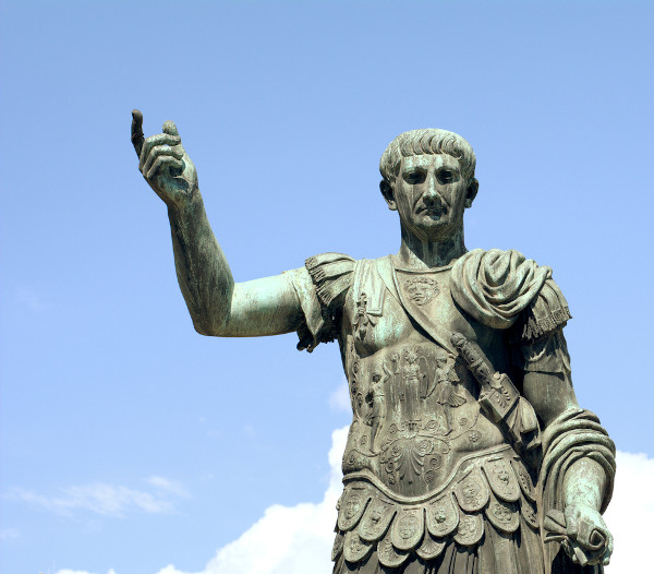 Júlio César, general romano que conquistou a Gália para Roma, idealizou o Primeiro Triunvirato.
