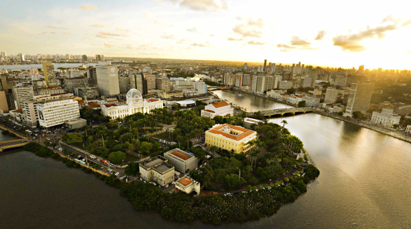 Vista aérea da região onde se encontra o Palácio do Campo das Princesas em Recife, Pernambuco.