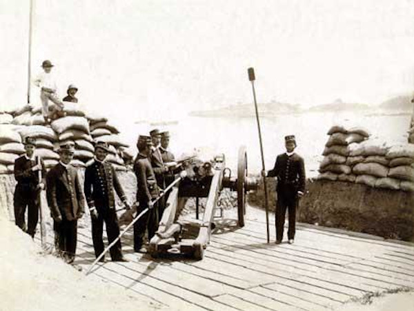 A Revolta da Armada foi a luta dos marinheiros contra as medidas de Deodoro da Fonseca e Floriano Peixoto e por maior participação no governo.