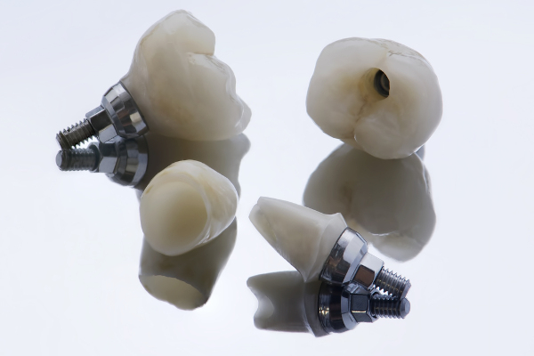Zircônio em implantes dentários