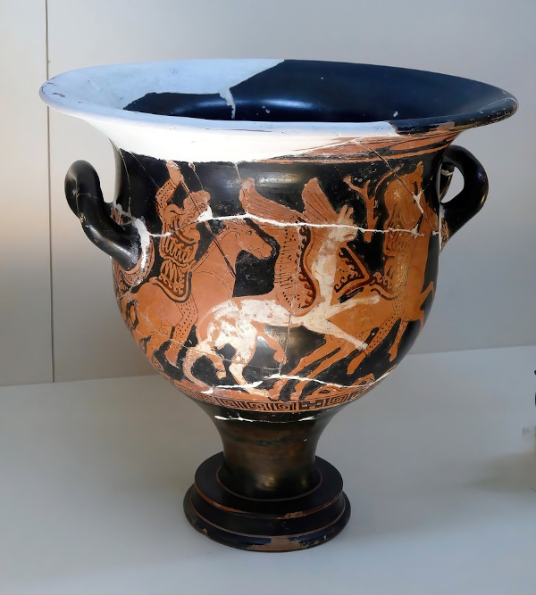  Escultura feita pelos gregos durante o Período Arcaico, entre os séculos VII a V a.C. [1]