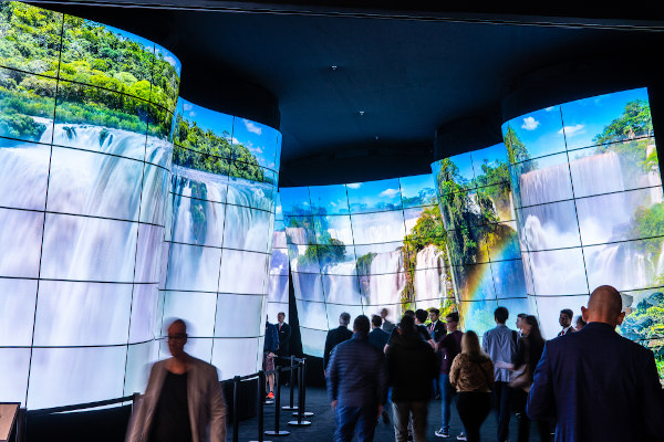 Exposição de televisões de LED em estande no Global Innovations Show IFA 2018, em Berlim, na Alemanha.