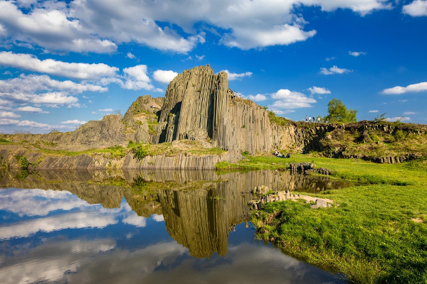 Paisagem natural na Chéquia composta por colunas de basalto na cidade de Kamenicky Senov, no norte do país.