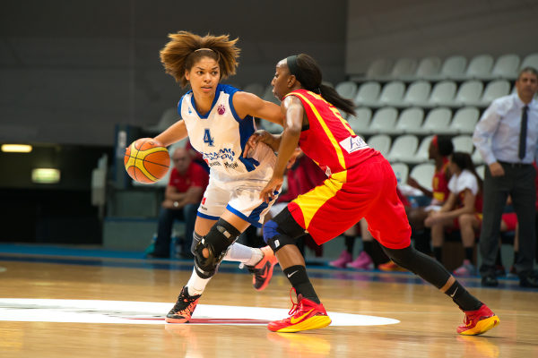 Partida de basquete feminino em Moscou, na Rússia.