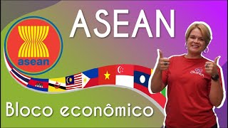 Professora ao lado do texto"ASEAN: bloco econômico" e representação do bloco econômico.
