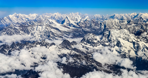 Vista da cordilheira do Himalaia