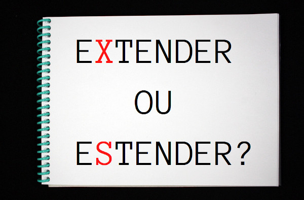 Caderno com o escrito “extender ou estender?”, com ênfase nas letras x e s, que diferenciam as duas grafias.