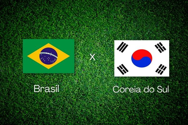 Imagem de fundo é uma grama de campo de futebol, à frente as bandeiras do Brasil e Coreia do Sul