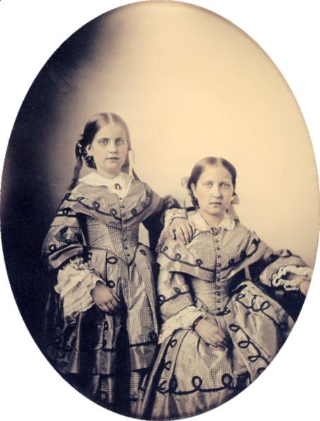  Princesa Isabel, sentada, e sua irmã, Leopoldina.