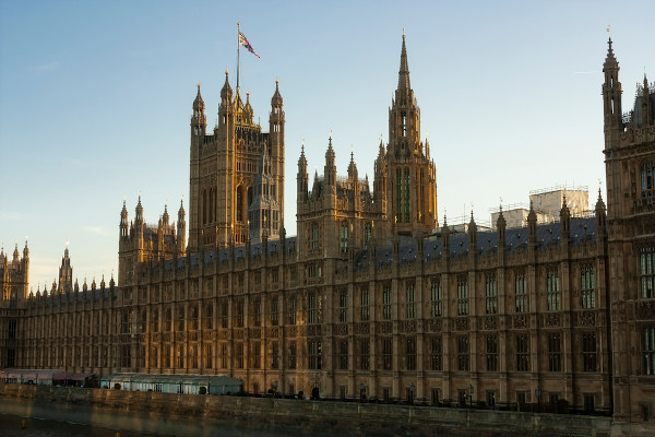 Vista de parte de casas do Parlamento inglês, em Londres.