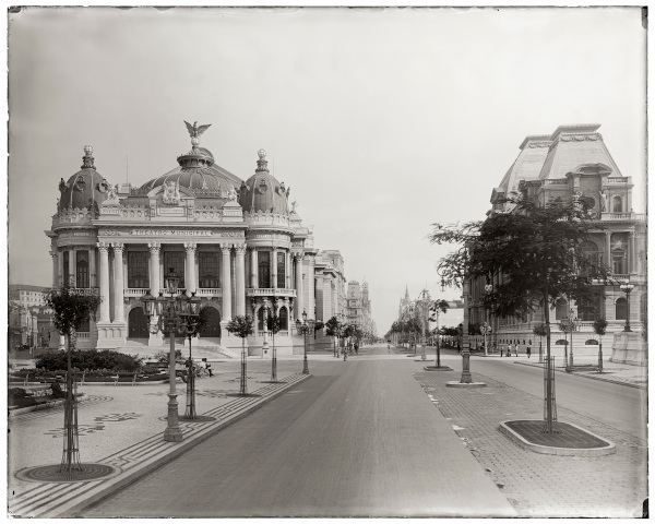 Theatro Municipal do Rio de Janeiro em foto tirada entre 1905 e 1915.