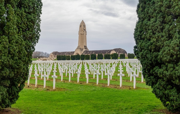 Ossuário de Douaumount, cemitério da Batalha de Verdun onde estão sepultados cerca de 130 mil soldados alemães e franceses.