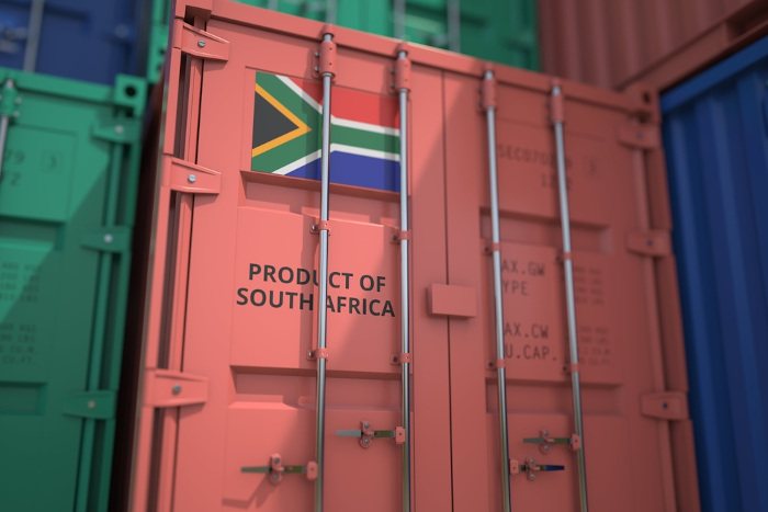 Contêiner com produtos vindos da África do Sul, país que exporta muitos produtos primários, que são a base de sua economia.