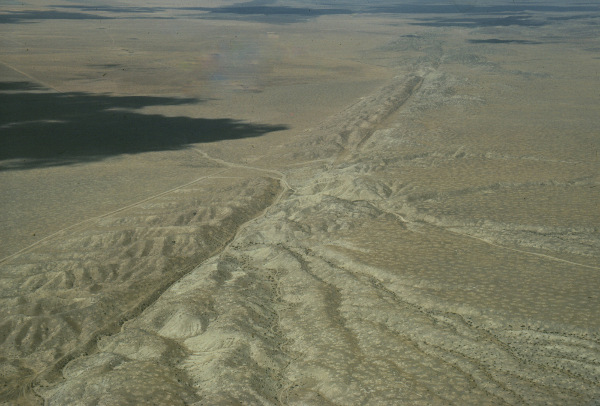 Vista aérea de parte da falha de San Andreas, no estado da Califórnia.