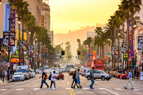  Pessoas na Hollywood Boulevard, em Los Angeles, a cidade mais populosa da Califórnia.