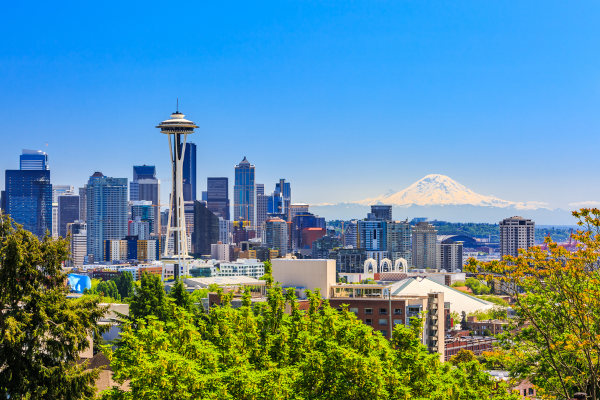 Vista da torre Space Needle, a torre mais conhecida de Seattle, cidade mais populosa do estado de Washington.
