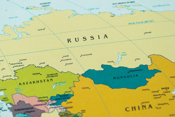 Mapa da Rússia em texto sobre os menores países do mundo.