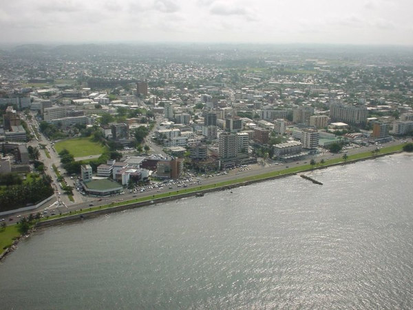 Vista aérea de Libreville, capital do Gabão.