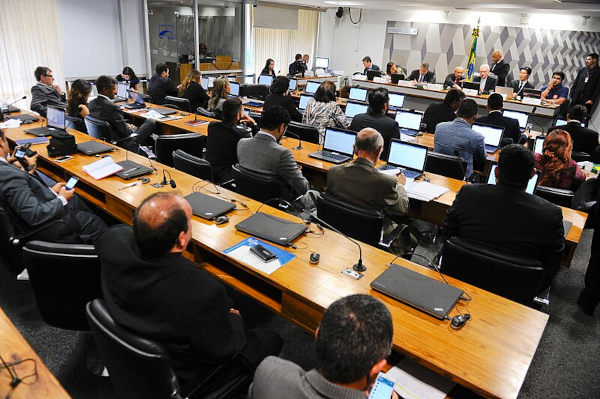 Comissão de Constituição, Justiça e Cidadania realizando audiência sobre a maioridade penal.