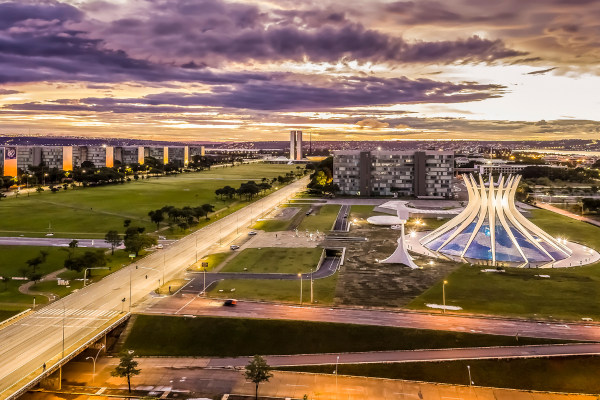 Vista aérea da cidade planejada de Brasília, uma das curiosidades sobre o Brasil.