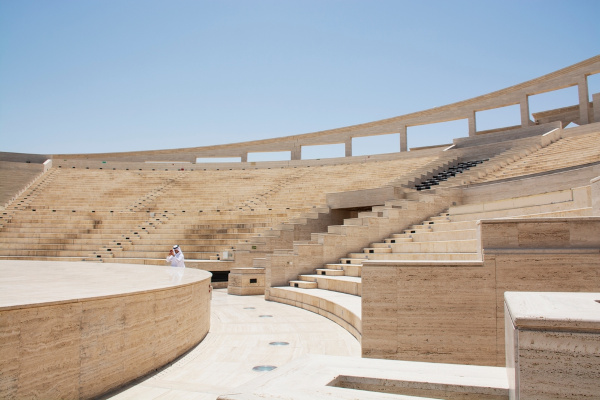 Anfiteatro da vila cultural de Katara, no Catar, exemplo atual da influência cultural do Período Helenístico.