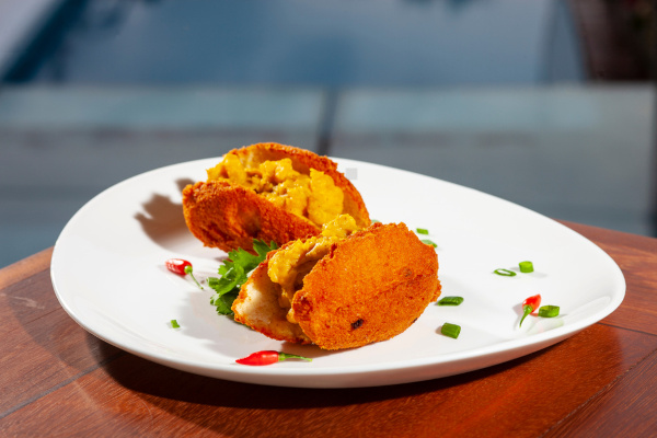 O acarajé é uma comida tradicional da cultura afro-brasileira.