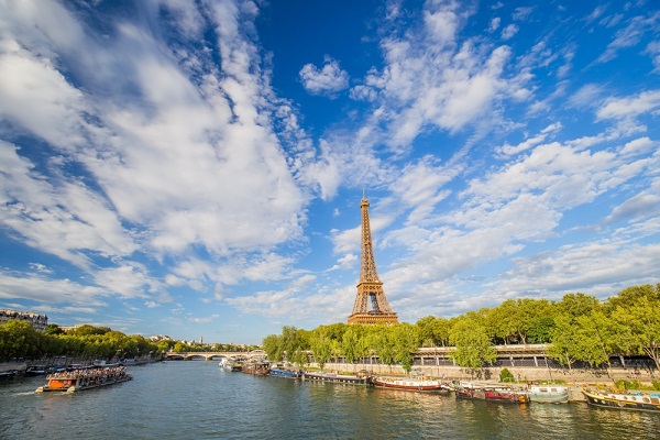 Rio Sena e Torre Eiffel.