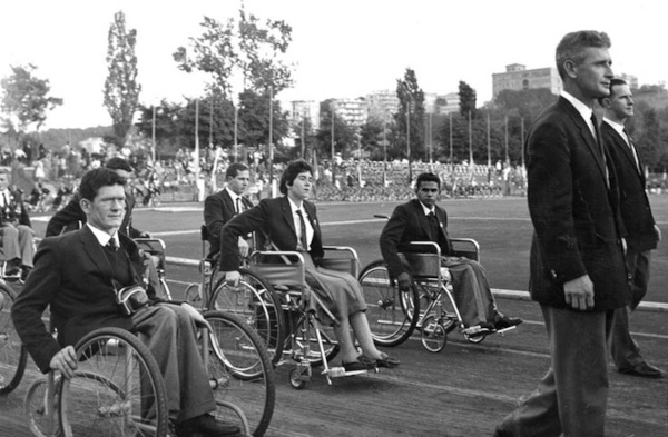 Paratletas do time australiano nas Paralimpíadas Roma 1960, a primeira edição das Paralimpíadas. [3]