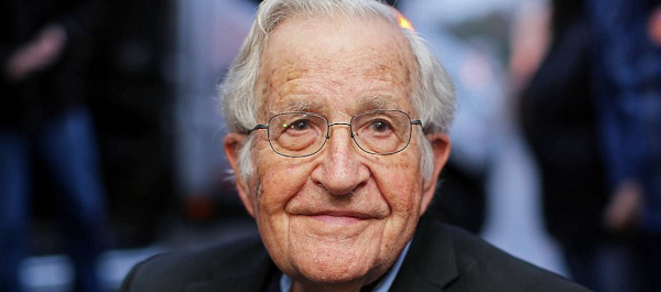 Noam Chomsky em foto tirada em 2020.[1]