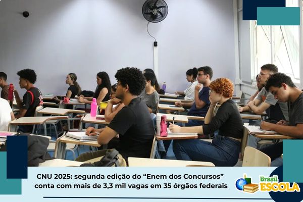 Foto de candidatos do CNU em sala de aula.
