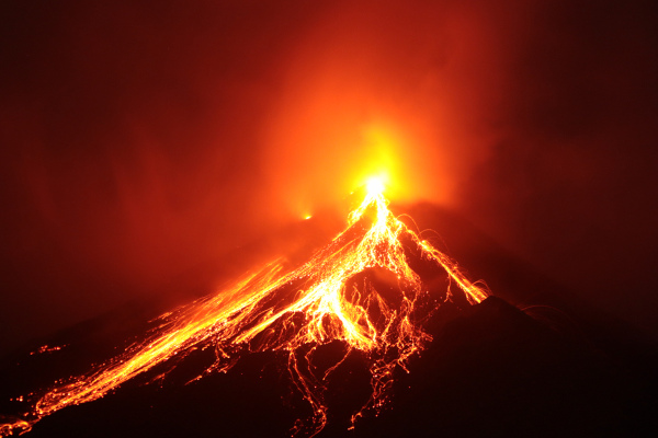 Erupção vulcânica. [imagem_principal]