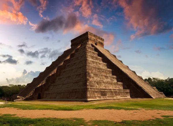 Pirâmide de Chichen Itzá, dedicada ao deus Kukulcán.