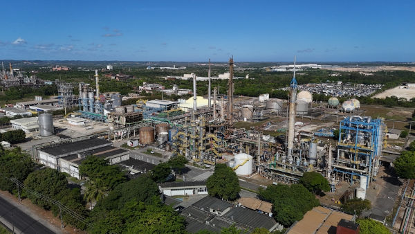 Polo industrial de Camaçari, na Bahia, parte da Zona da Mata.
