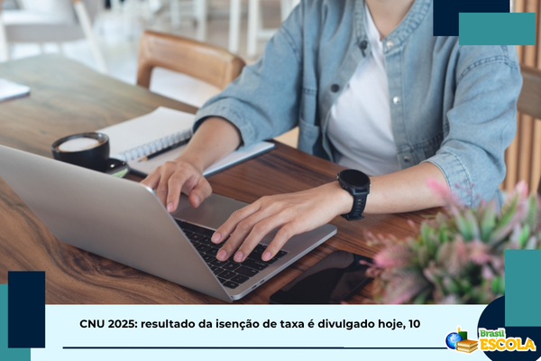 Pessoa no computador. Texto: título da notícia