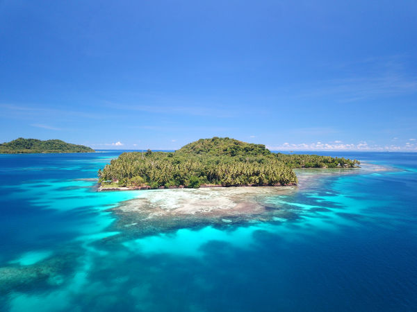 Paisagem natural na ilha de Tanoas, que fica no interior da Laguna de Chuuk, na Micronésia.