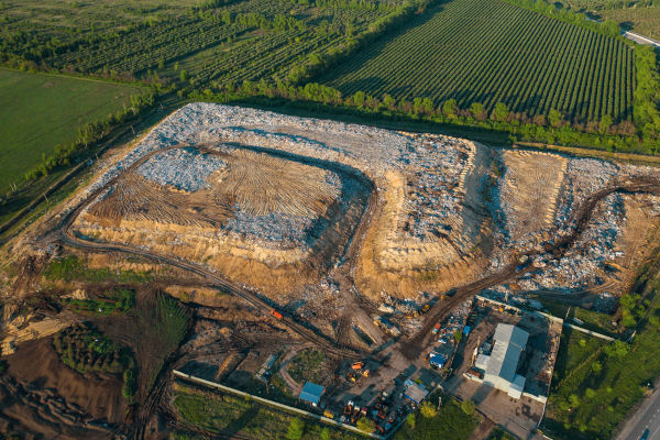 Vista aérea de aterro sanitário