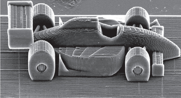 Escultura em 3D de um carro de Fórmula 1, em exercícios sobre conversão de medidas.