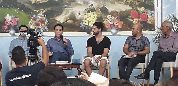 Reunião no Centro espírita Mansão do Caminho em Salvador, Bahia.[7]