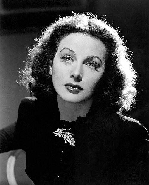 Hedy Lamarr, atriz e inventora cujo trabalho contribui para a cria&ccedil;&atilde;o dos atuais Wi-Fi e GPS.