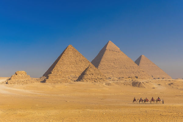 As três Pirâmides de Gizé, as mais famosas pirâmides do Egito.