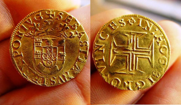 Moeda de ouro portuguesa de 500 réis do século XVI, ligada ao contexto em que vigorava o mercantilismo.