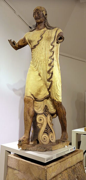 Apolo de Veios, estátua etrusca do século VI a.C., em terracota policromada, representando a divindade Apolo em marcha.|5|