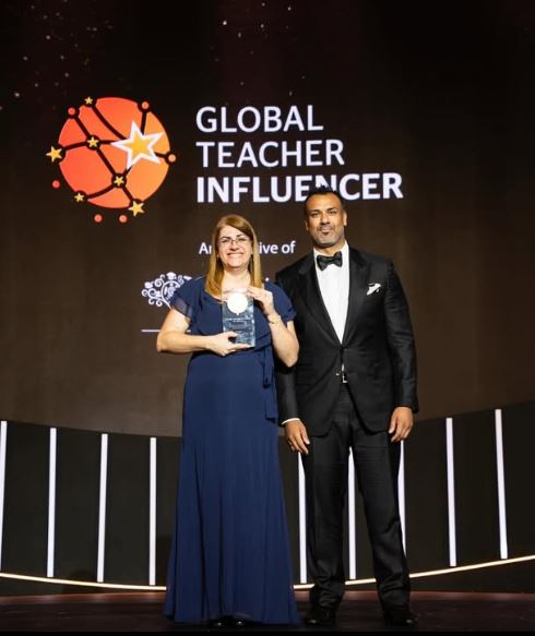 D&eacute;bora Garofalo foi reconhecida a professora mais influente do mundo em 2026.