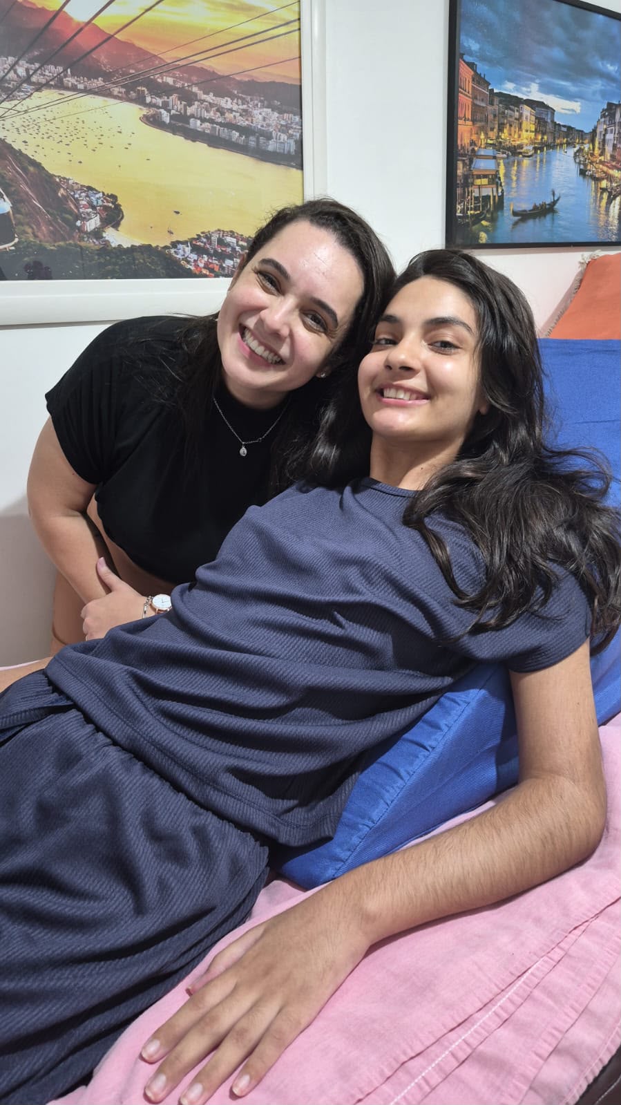 J&uacute;lia e Danielle, sua fisioterapeuta