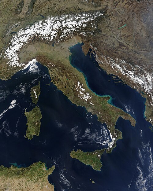 Imagem de satélite da Península Itálica, na Europa.