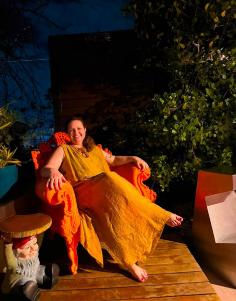Fotografia de Socorro Acioli, uma importante autora da literatura brasileira contemporânea.