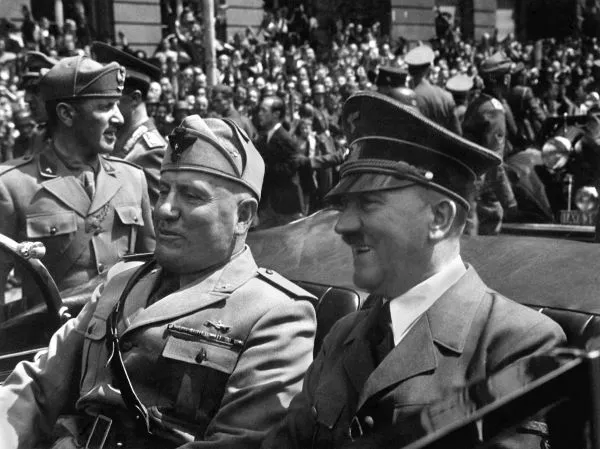 enito Mussolini (ao lado de Hitler), o grande líder do fascismo italiano