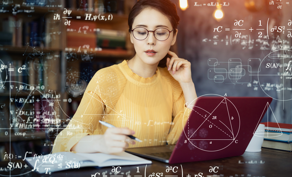 mulher asiática estuda matemática